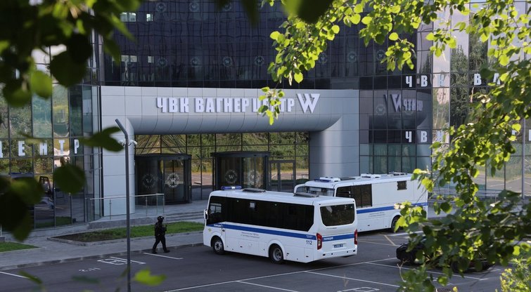 Kirtis Prigožinui: saugumiečiai Sankt Peterburge įsiveržė į „Wagner“ centrą